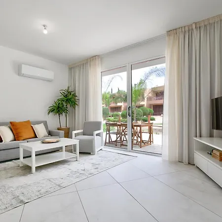 Villa Aphrodite Gardens Modern By Vichy Holidays *