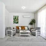 Villa Aphrodite Gardens Modern By Vichy Holidays Paphos