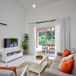 Villa Aphrodite Gardens Modern By Vichy Holidays *
