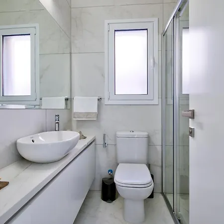 Villa Aphrodite Gardens Modern By Vichy Holidays Paphos