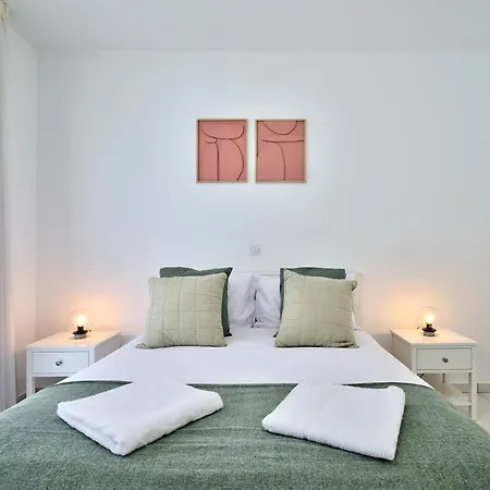 Aphrodite Gardens Modern By Vichy Holidays Пафос