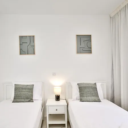 빌라 Aphrodite Gardens Modern By Vichy Holidays *