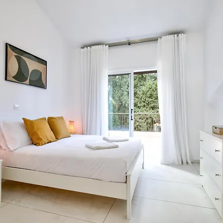 Aphrodite Gardens Modern By Vichy Holidays Vilă *