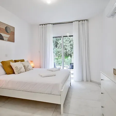 Vilă Aphrodite Gardens Modern By Vichy Holidays *