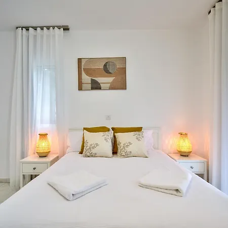 Aphrodite Gardens Modern By Vichy Holidays Vilă *