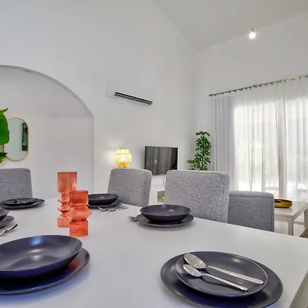 Vilă Aphrodite Gardens Modern By Vichy Holidays *