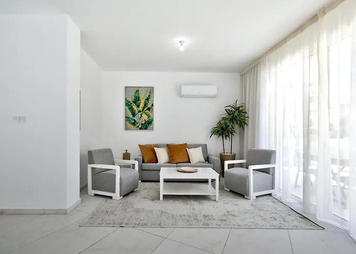 Villa Aphrodite Gardens Modern By Vichy Holidays Paphos