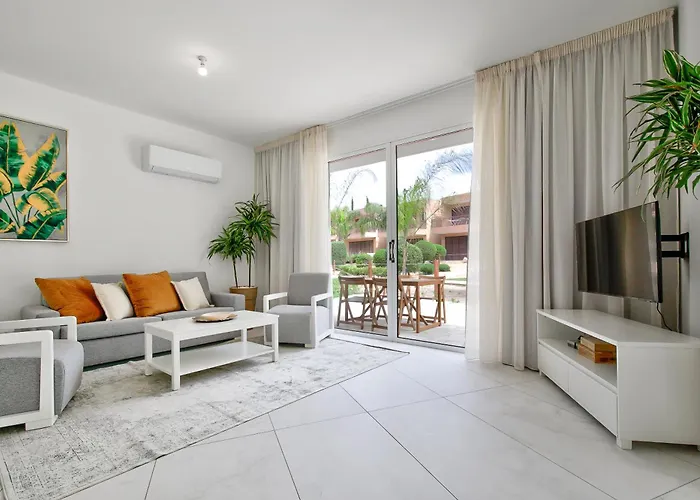 Villa Aphrodite Gardens Modern By Vichy Holidays *