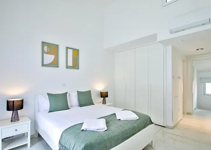 Aphrodite Gardens Modern By Vichy Holidays * パ フォス