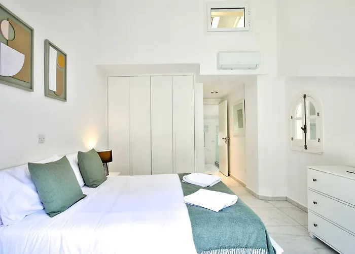 Aphrodite Gardens Modern By Vichy Holidays * パ フォス