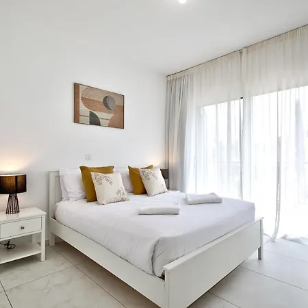 Villa Aphrodite Gardens Modern By Vichy Holidays Paphos